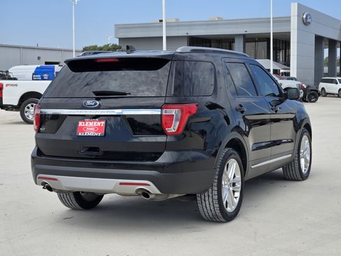 Used 2017 Ford Explorer XLT w/ Equipment Group 202A FWD image 7