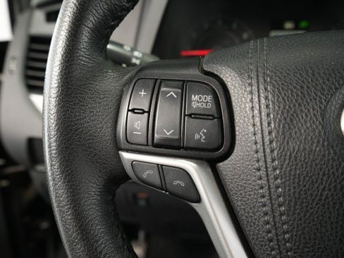 Used 2020 Toyota Sienna SE FWD image 40