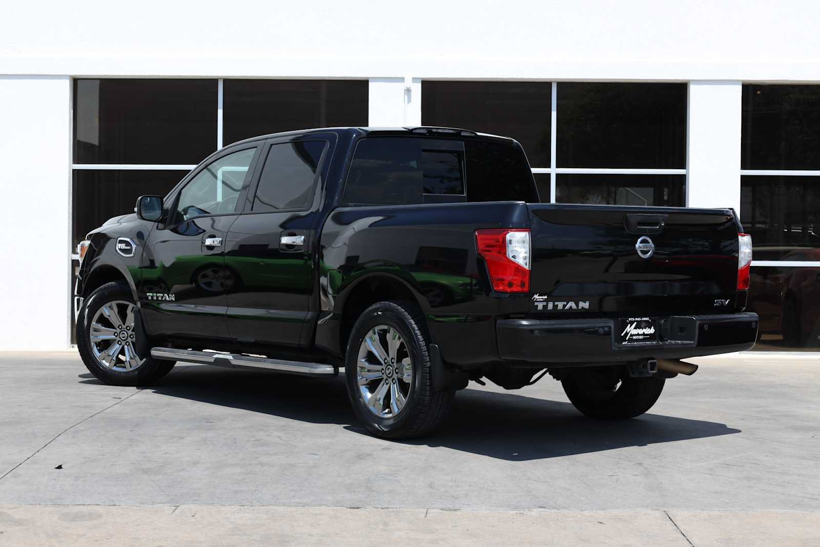 Used 2017 Nissan Titan SV RWD image 11