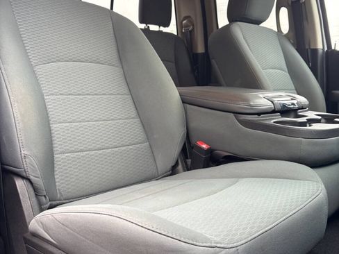Used 2017 RAM 1500 Classic SLT AWD/4WD image 18