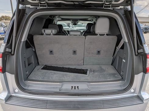 Used 2020 Lincoln Navigator Reserve w/ Luxury Package image 31