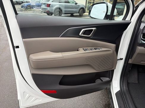 New 2026 Kia Carnival LX FWD image 26