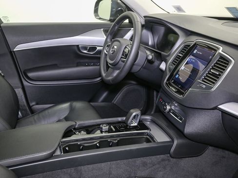 Used 2024 Volvo XC90 B5 Core w/ Climate Package image 20