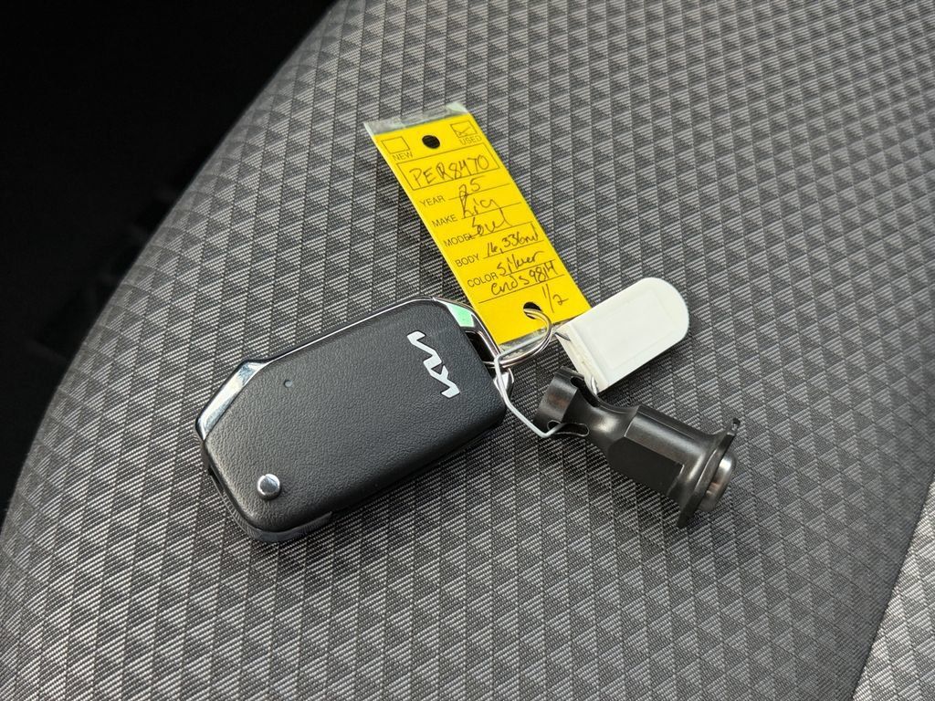 Used 2025 Kia Soul LX w/ LX Technology Package FWD image 33
