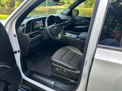 Used 2022 Cadillac Escalade Premium Luxury Platinum AWD/4WD image 11