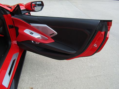 Used 2021 Chevrolet Corvette Stingray Premium Conv w/ Z51 Performance Package RWD image 14