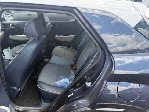Used 2023 Hyundai Venue Limited FWD image 3