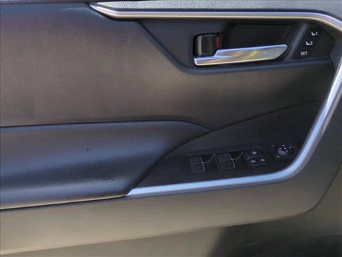 Used 2022 Toyota RAV4 XLE Premium FWD image 8