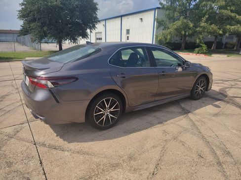 Used 2024 Toyota Camry SE FWD image 11
