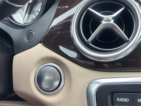 Used 2016 Mercedes-Benz GLA 250 image 32