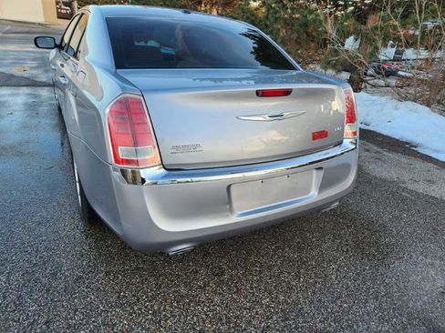 Used 2013 Chrysler 300 w/ Driver Convenience Group image 15