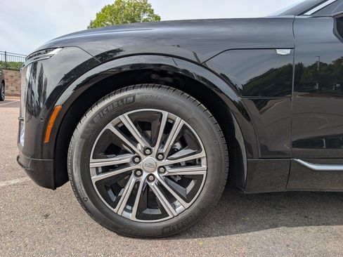 Certified 2024 Cadillac Lyriq Luxury AWD/4WD image 5