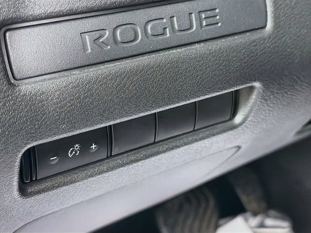 Used 2023 Nissan Rogue S AWD/4WD image 10