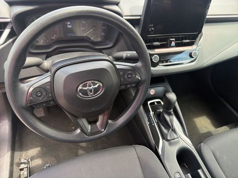 Used 2025 Toyota Corolla LE FWD image 11