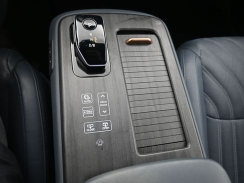 Used 2023 Nissan Ariya PLATINUM+ image 17