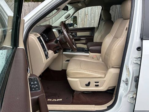 Used 2014 RAM 3500 Laramie w/ Convenience Group image 9