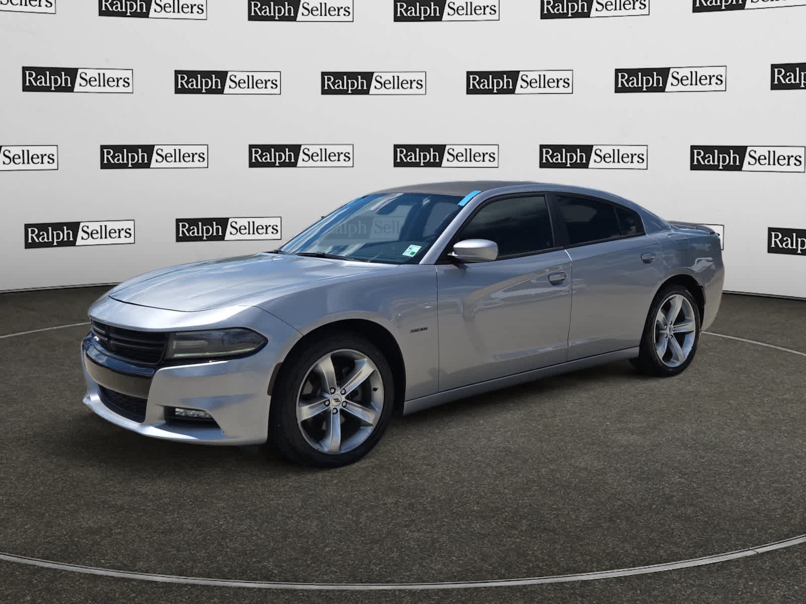 Used 2018 Dodge Charger R/T RWD image 2