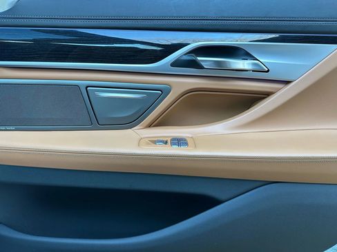 Used 2019 BMW 750i xDrive w/ Executive Package image 12