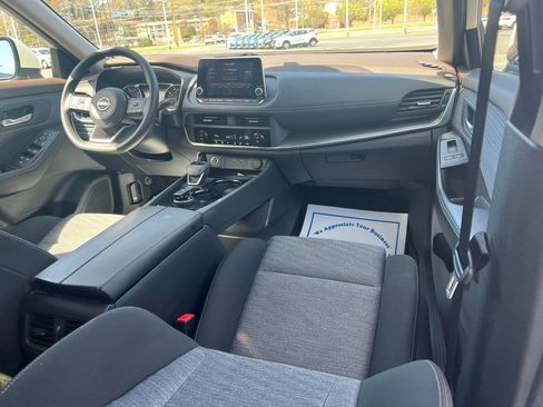 Used 2023 Nissan Rogue SV image 7