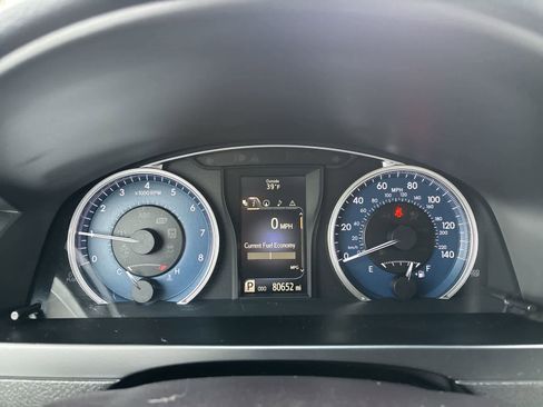 Used 2016 Toyota Camry XLE image 14