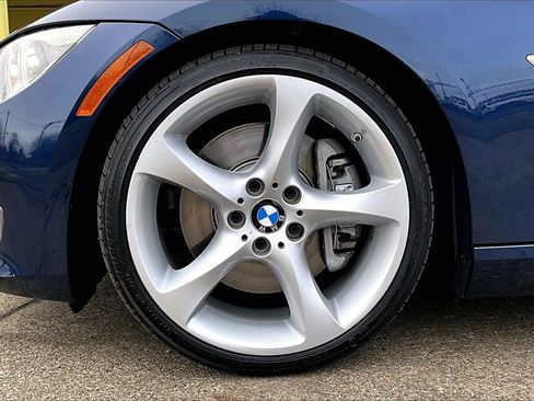 Used 2011 BMW 335i Convertible image 12