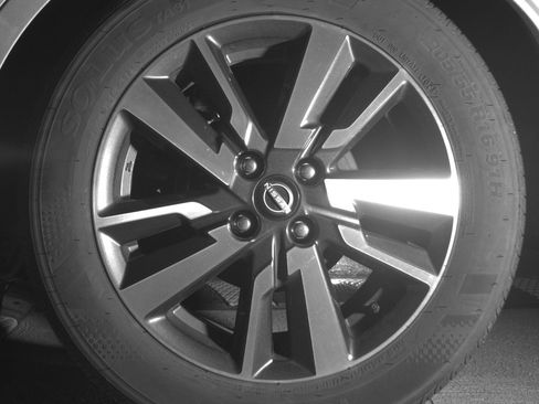 Used 2025 Nissan Versa SV FWD image 14