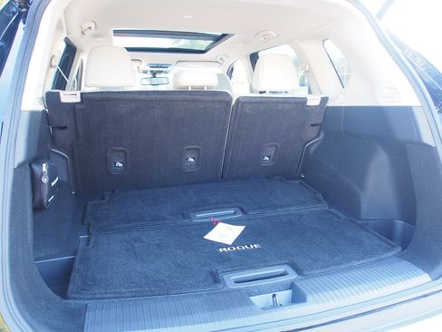 Used 2023 Nissan Rogue SL FWD image 16