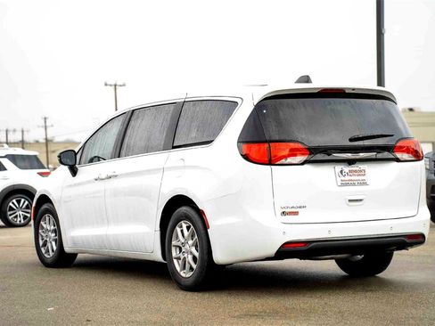 New 2026 Chrysler Voyager LX image 5