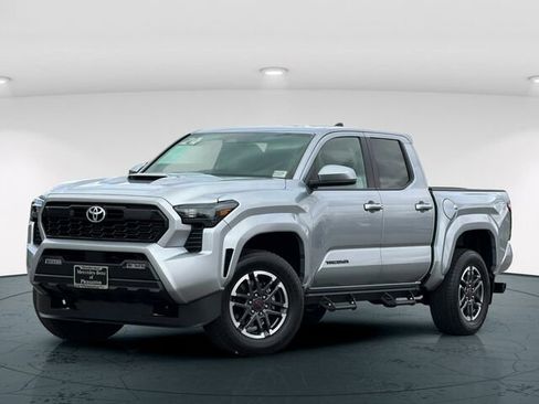 Used 2024 Toyota Tacoma TRD Sport AWD/4WD image 2