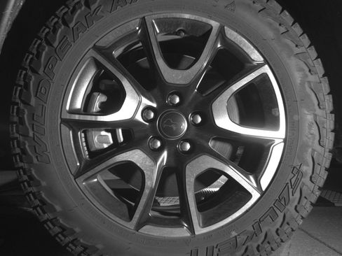 Used 2025 Jeep Compass Trailhawk image 12