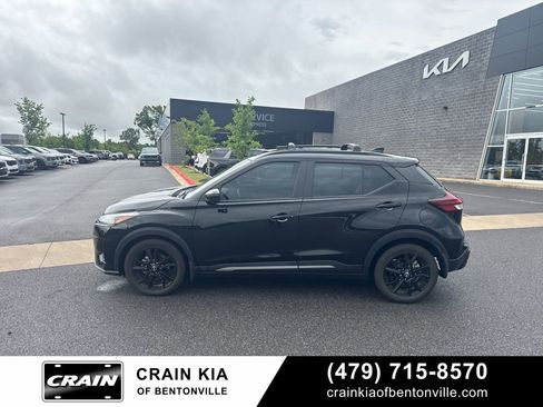 Used 2023 Nissan Kicks SR w/ SR Premium Package FWD image 9
