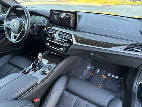 Used 2023 BMW 530e xDrive image 43