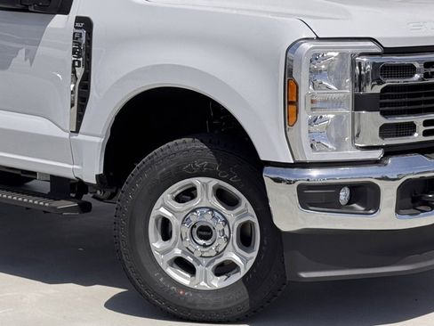 New 2025 Ford F350 XLT w/ FX4 Off-Road Package image 4