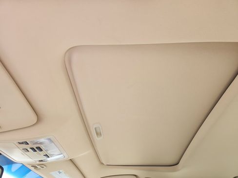 Used 2017 Toyota Avalon Limited image 25