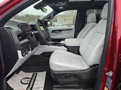 New 2026 Chevrolet Suburban Premier image 7