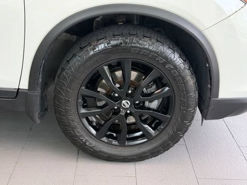 Used 2018 Nissan Rogue SV AWD/4WD image 9
