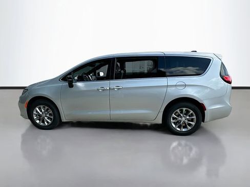 New 2026 Chrysler Pacifica Select image 9