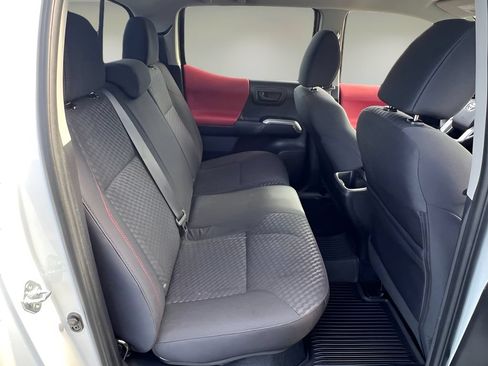 Certified 2021 Toyota Tacoma SR5 AWD/4WD image 16