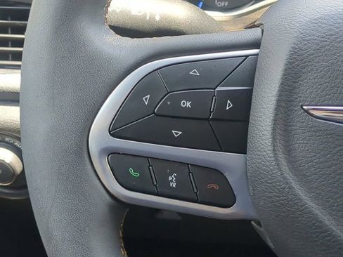 Certified 2023 Chrysler Pacifica Pinnacle FWD image 33