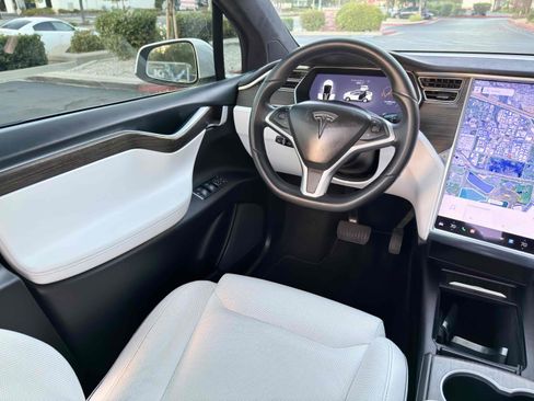 Used 2016 Tesla Model X 90D image 31