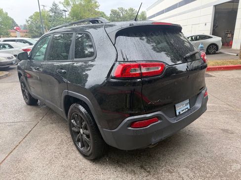 Used 2014 Jeep Cherokee Latitude w/ Comfort/Convenience Group AWD/4WD image 10