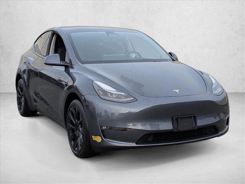 Used 2022 Tesla Model Y Long Range image 3