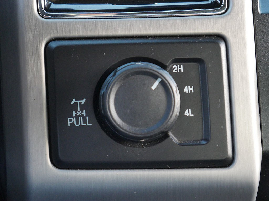 Used 2020 Ford F250 Platinum w/ FX4 Off-Road Package AWD/4WD image 38