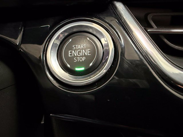 Used 2025 Chevrolet Trax RS w/ Sunroof Package FWD image 13