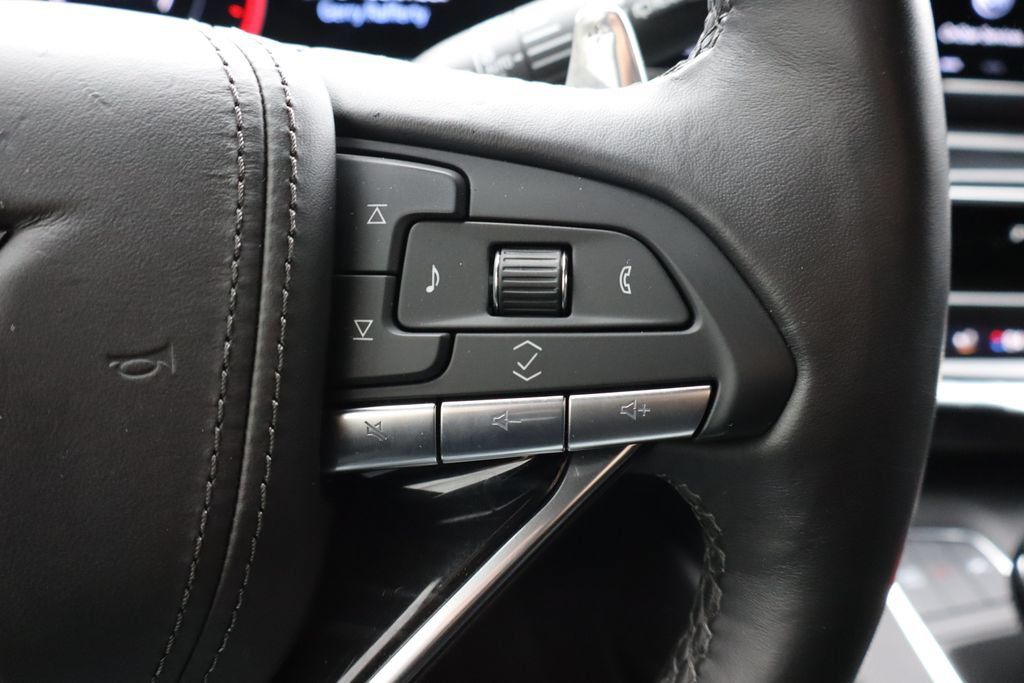 Used 2024 Cadillac Escalade ESV V AWD/4WD image 9