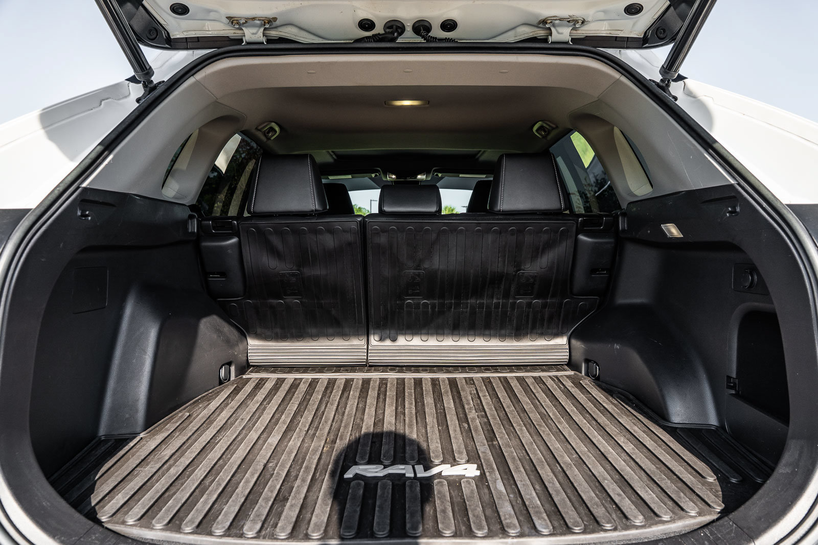Used 2022 Toyota RAV4 XLE Premium FWD image 15