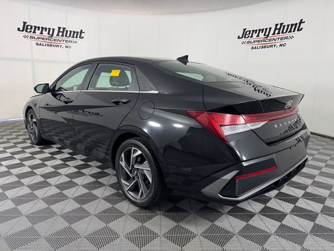 Used 2025 Hyundai Elantra SEL FWD image 9