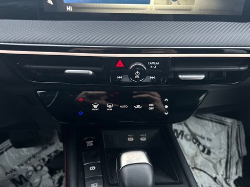 Certified 2025 Nissan Kicks SR image 16