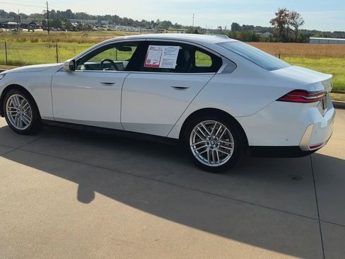 Used 2024 BMW 530i w/ Convenience Package image 9