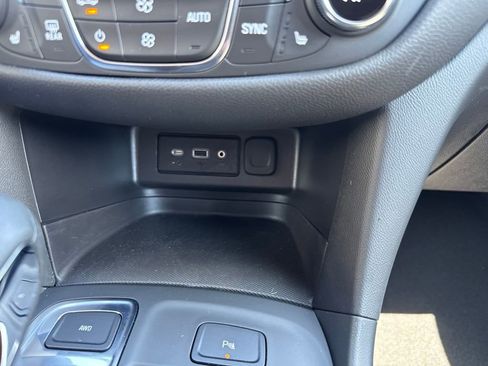 Used 2023 Chevrolet Equinox LT AWD/4WD image 36